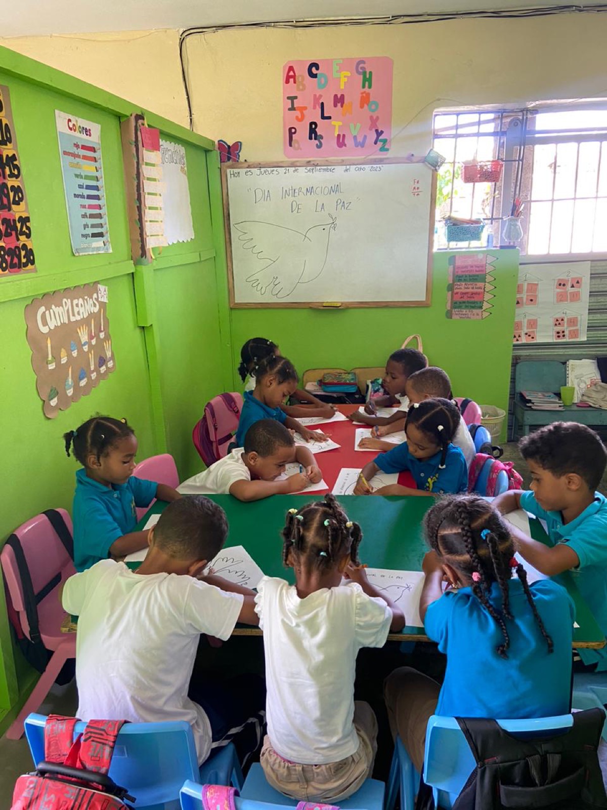 Niños en clases en FUNACORE