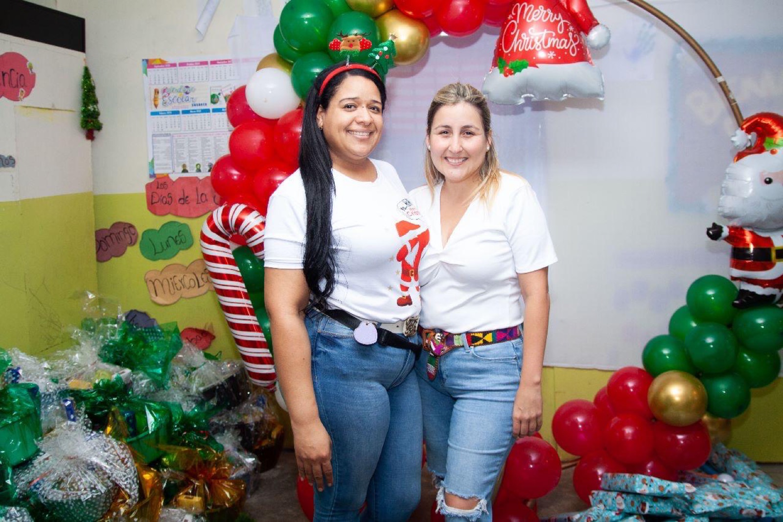 Perla Ramírez y Adriana Tejera juntas en la fiesta de Navidad de FUNACORE